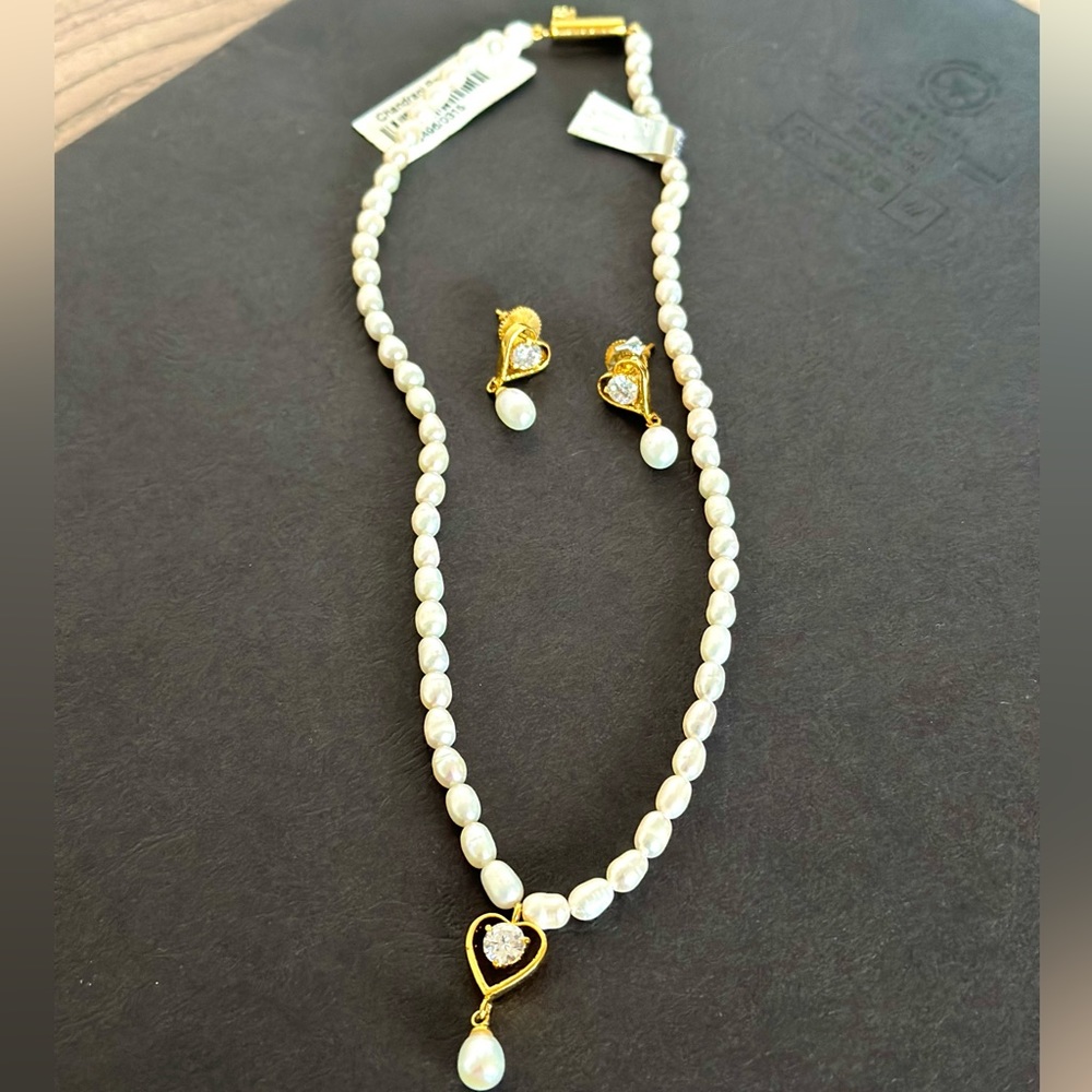 Absolutely new necklace and earrings set!
